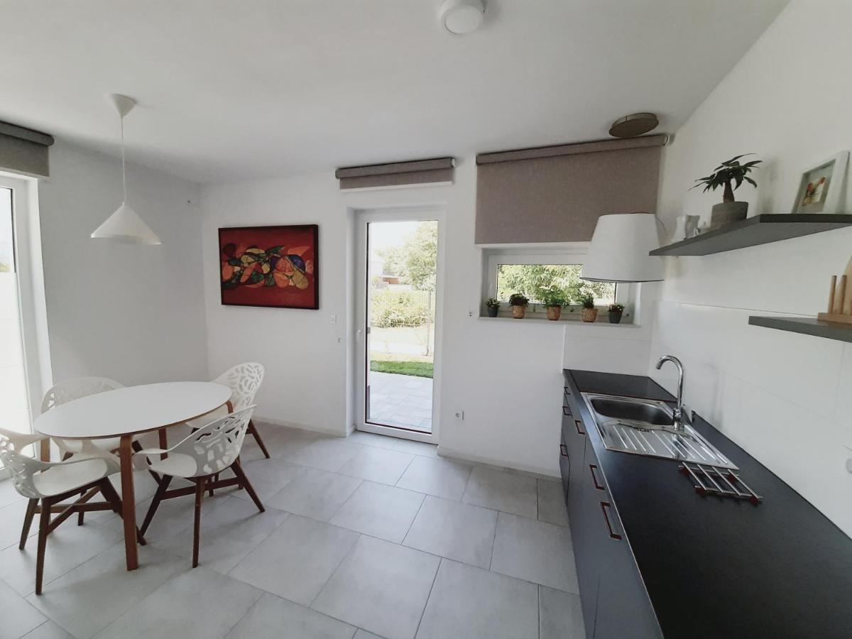 Green Bee-apartment in a quiet neighbourhood Lesce  Exterior foto