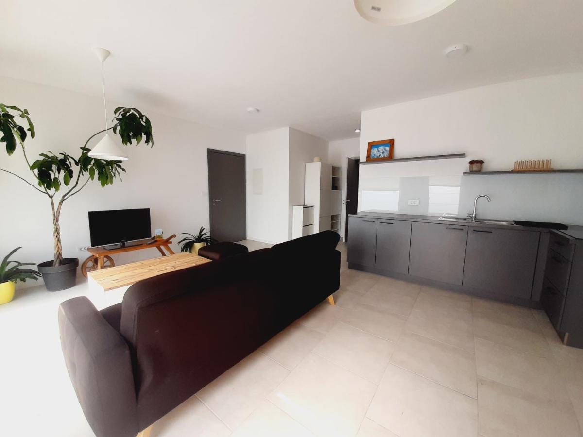 Green Bee-apartment in a quiet neighbourhood Lesce  Exterior foto